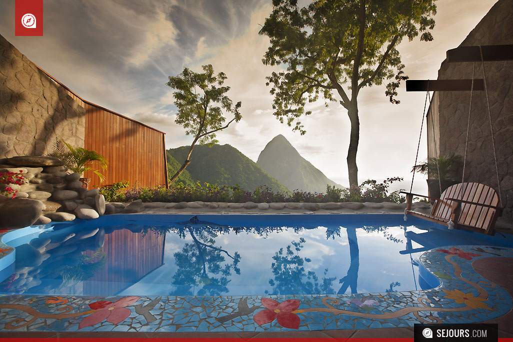 piscine avec vue sur la montagne