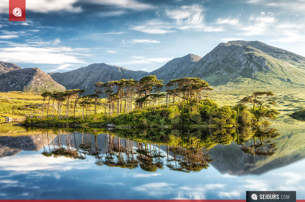 Lac Derryclare Lough et montagnes du Connemara