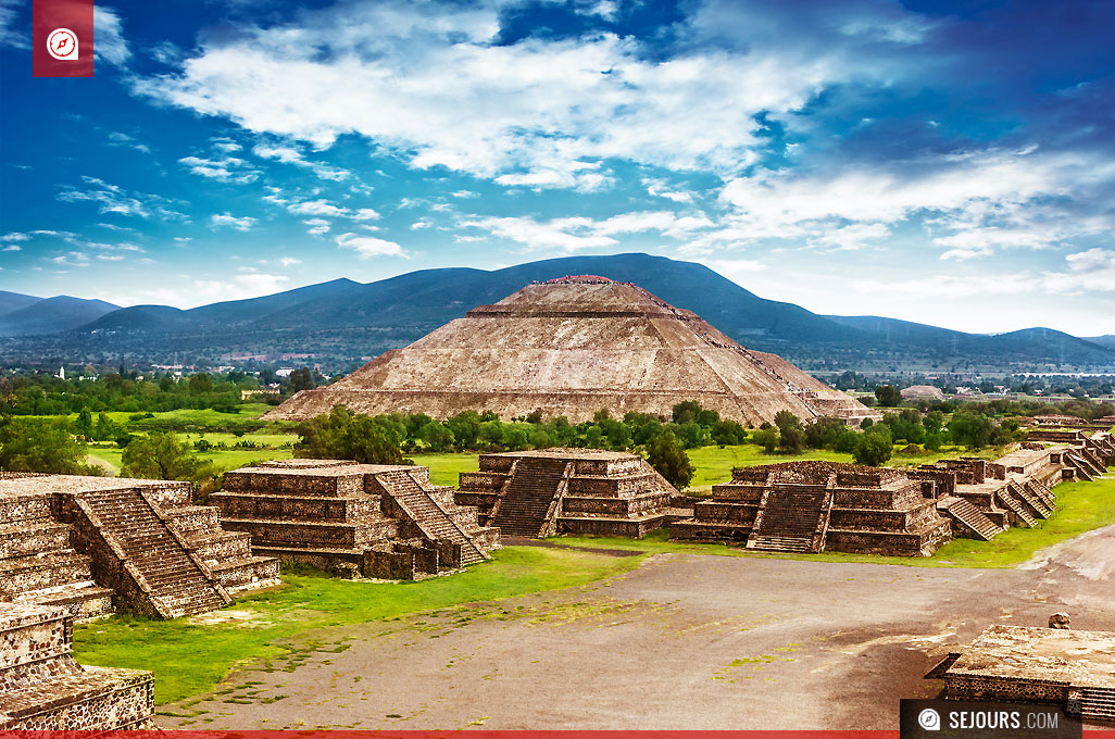 Pyramides et Ruines aztèque à Teotihuacan
