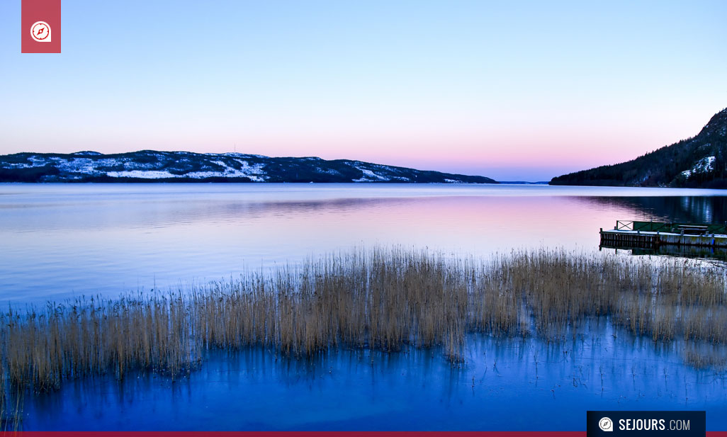 Lac dans le nord de la Suède