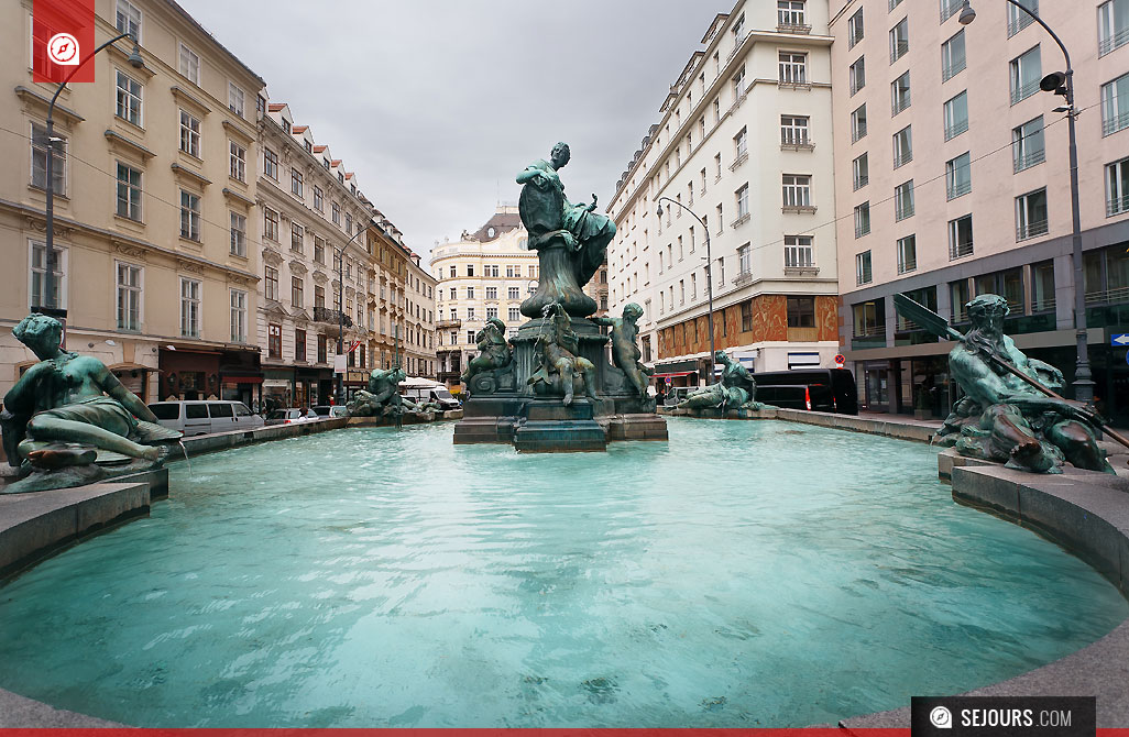 fontaine avec sculptures